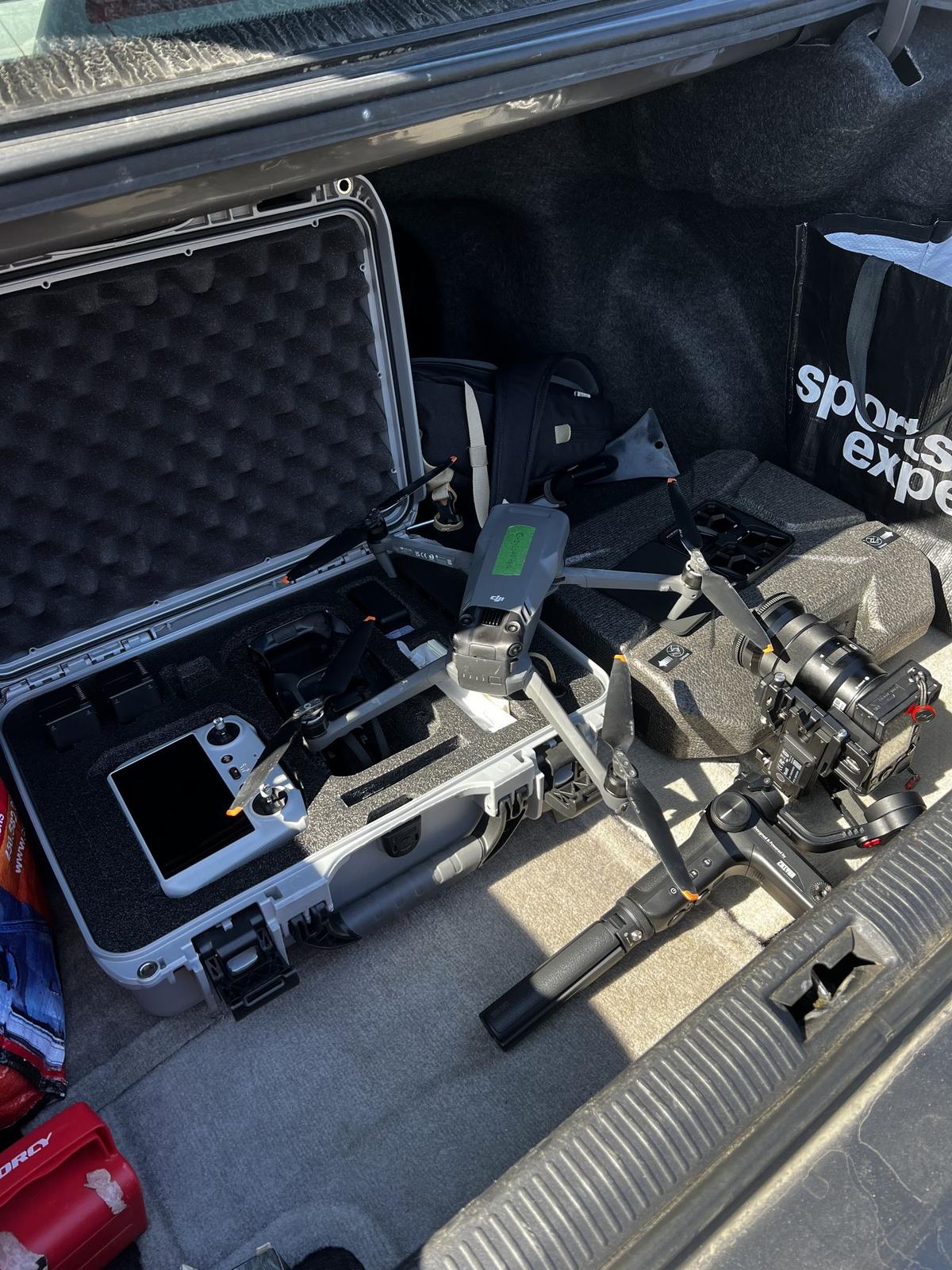 Équipement drone professionnel prêt pour une mission